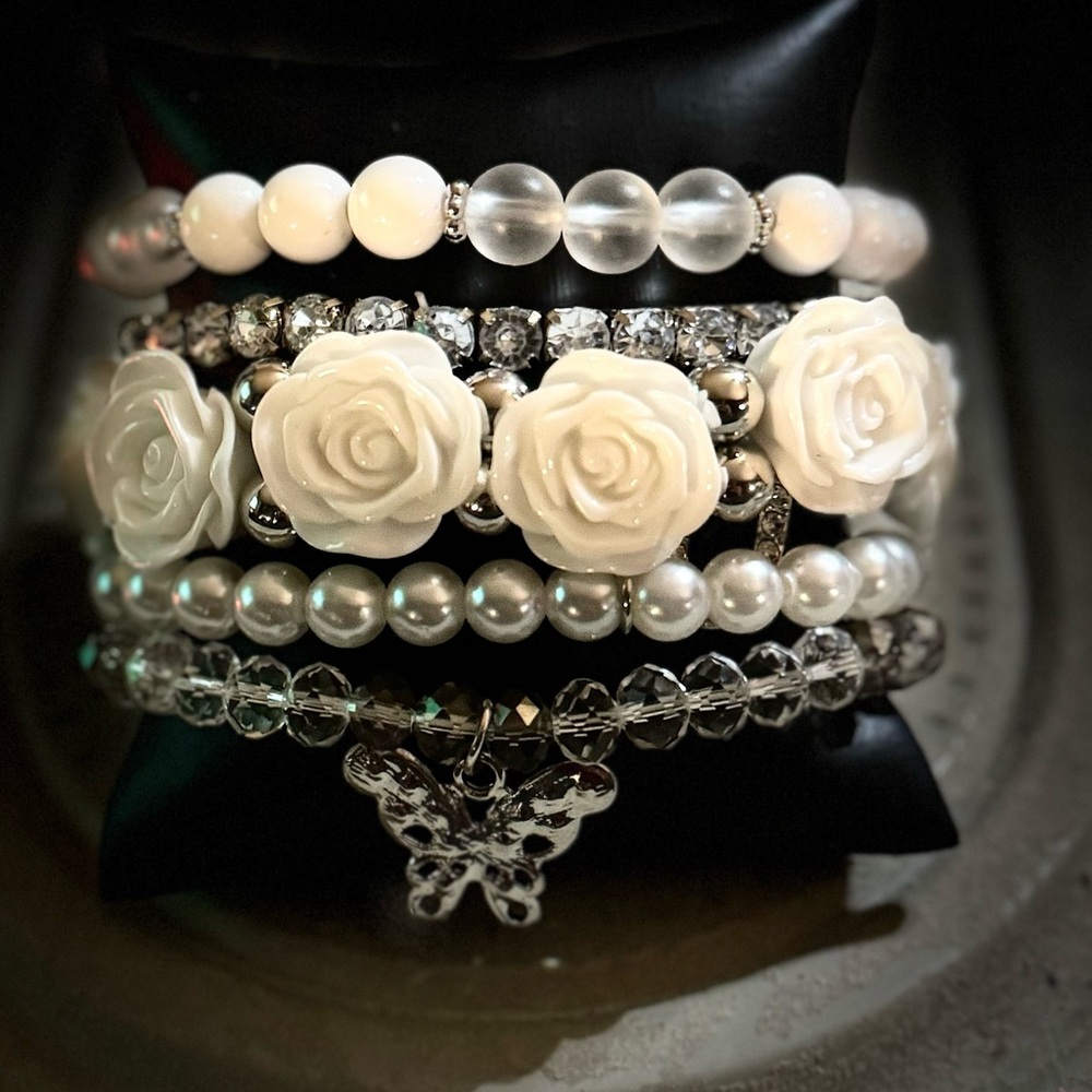 Elegant White Rose Bracelet Set